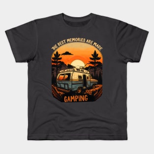 The best memories are made camping Kids T-Shirt